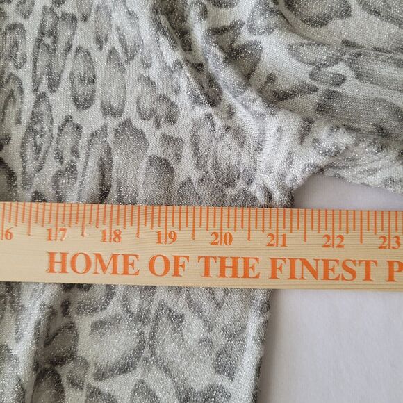 Chicos Womens Cardigan Sweater Size XL Silver Metallic Leopard Print Open Front - Picture 9 of 10